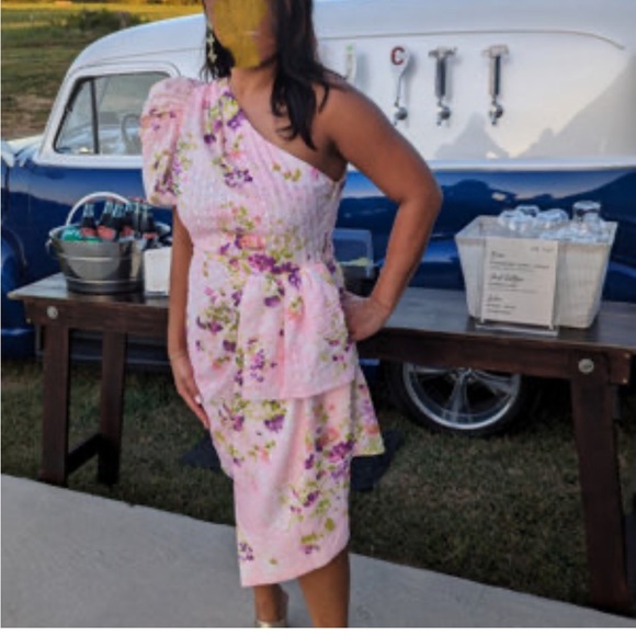 Elliatt Esteem Mini Dress - Picture 3 of 7